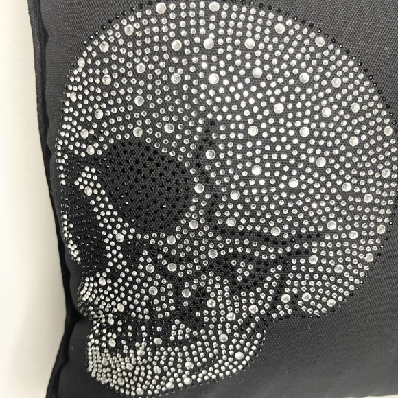 *NEW* Rhinestone 3 Skulls Black 14" x
20" Throw Pillow - Picture 2 of 8